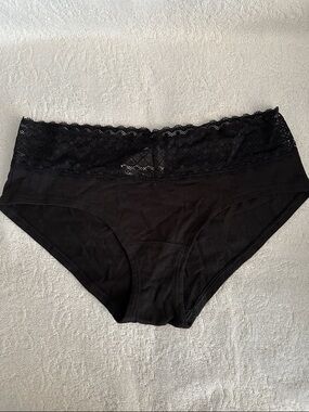 Black Lace-Trim Low-Rise Hipphugger Panty